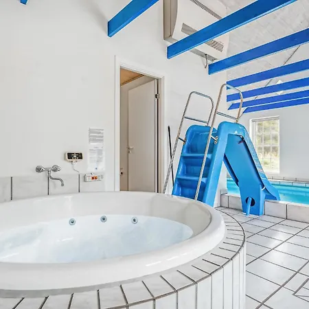 6 Bedroom Beautiful In Romo *