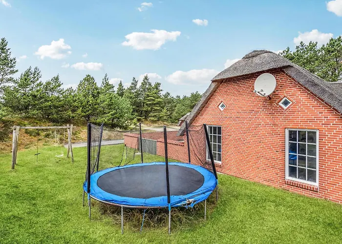 6 Bedroom Beautiful In Hébergement de vacances